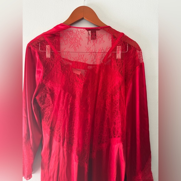 Victoria's Secret Red Satin Robe and Lingerie Set BNWT size M/L 34C - Picture 5 of 8